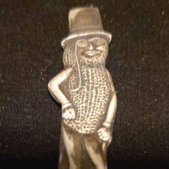 VINTAGE CARLTON SIVLER PLATE PLANTERS MR. PEANUT SLOTTED SPOON 5 1/4" Long - Picture 1 of 9